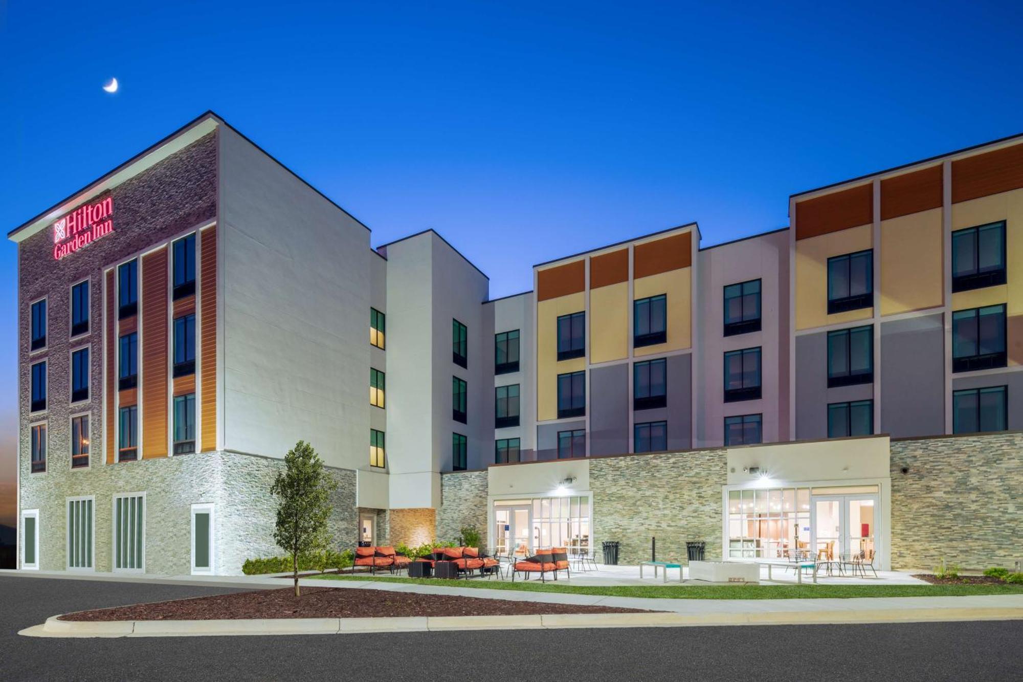 Hilton Garden Inn Brunswick Exterior photo